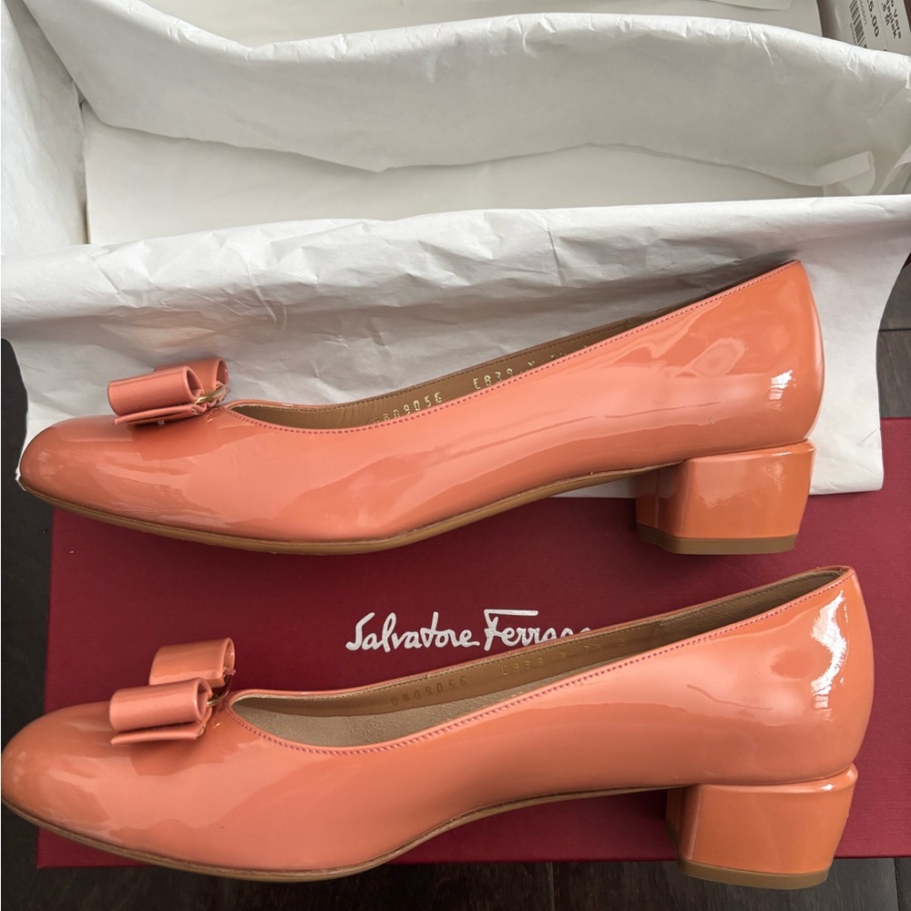 Salvatore Ferragamo Blush Nude Patent Leather Vara Bow Pumps - Picture 8 of 12
